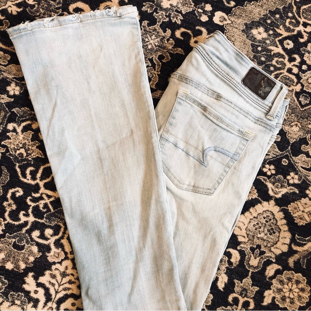 •American Eagle• Kickboot Midrise Lightwash Jeans - Size 4